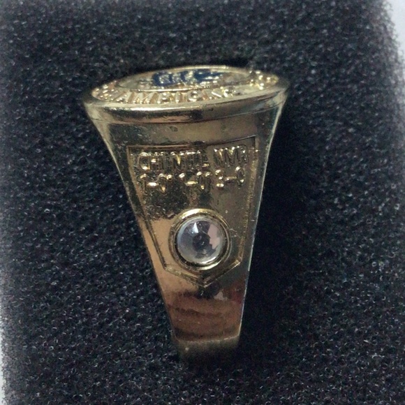 NHL Toronto Maple Leafs 1932 Stanley Cup Victory Memorabilia Ring - Picture 3 of 8